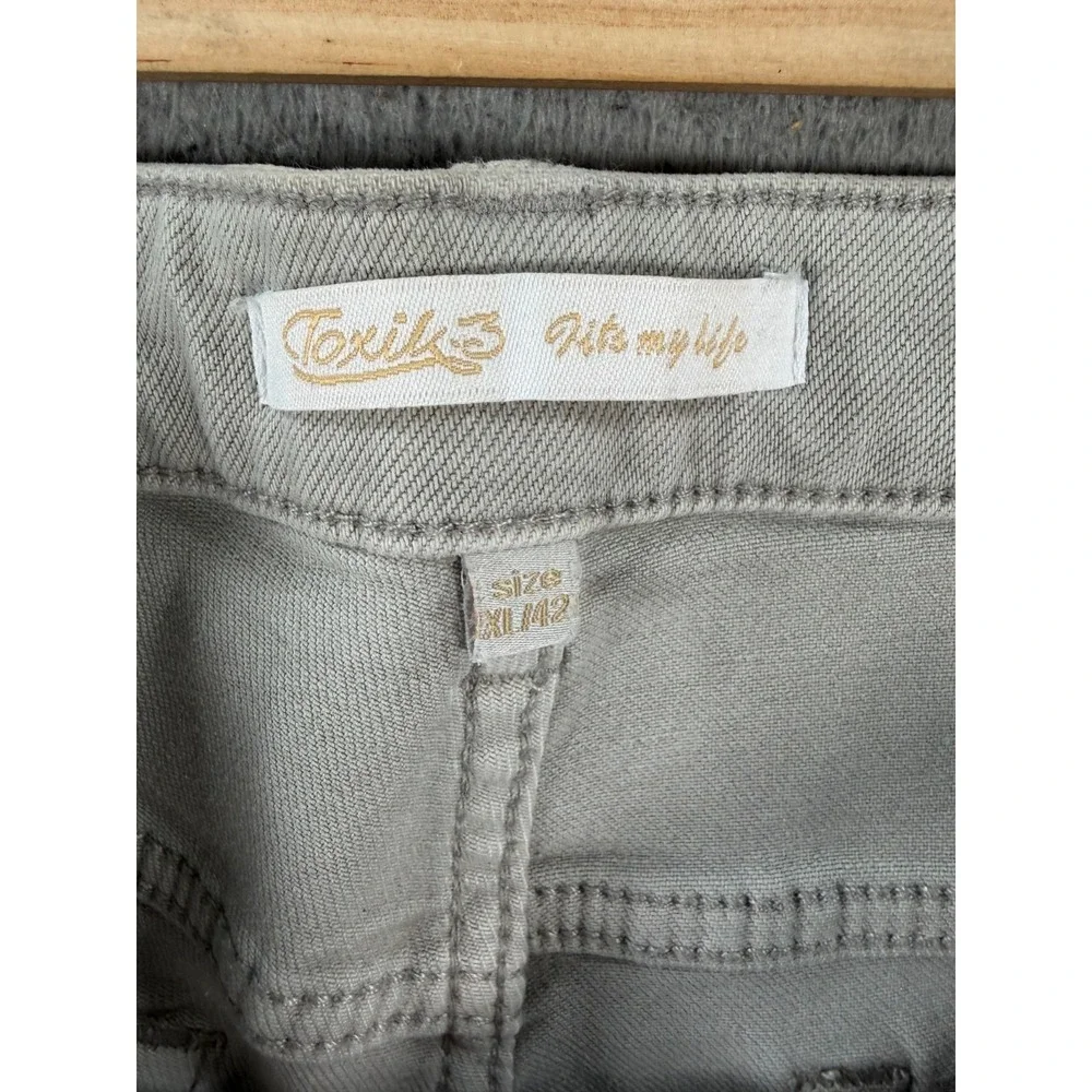 Toxik3 Jeans Womens XL/42 Gray Silver Metallic Coated‎ Boyfriend NWT